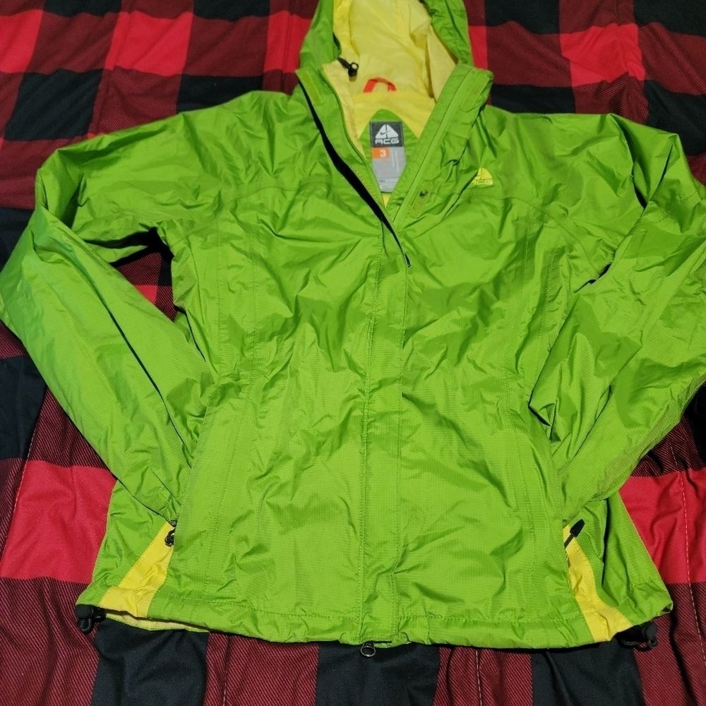 NIKE ACG 3 JACKET! WOMENS SMALL!